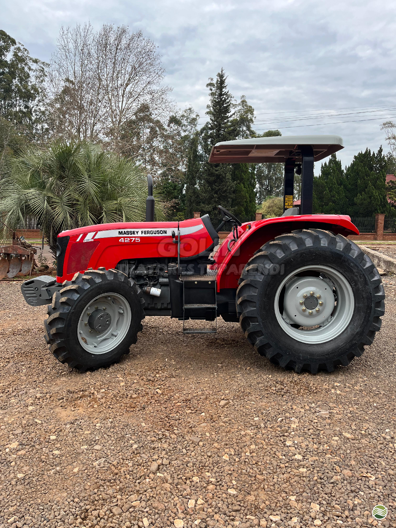 TRATOR MASSEY FERGUSON MF 4275 Tração 4x4 Golin Tratores TUPARENDI RIO GRANDE DO SUL RS